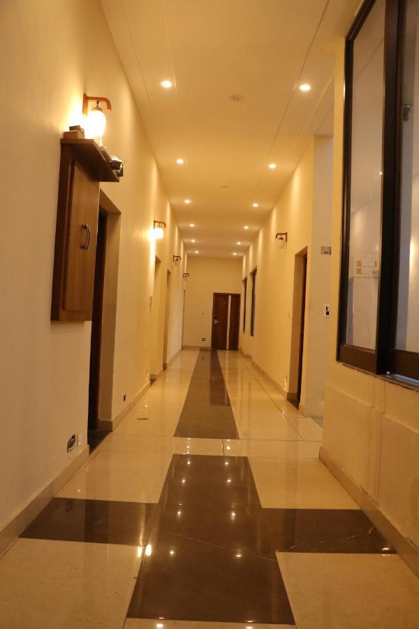 Hotel Pushap Palace Patiāla Exterior foto