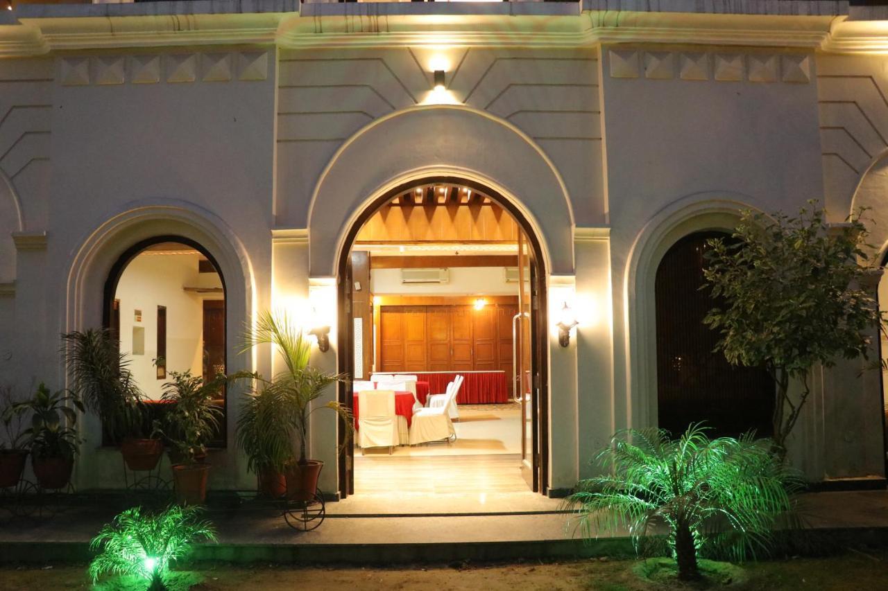 Hotel Pushap Palace Patiāla Exterior foto