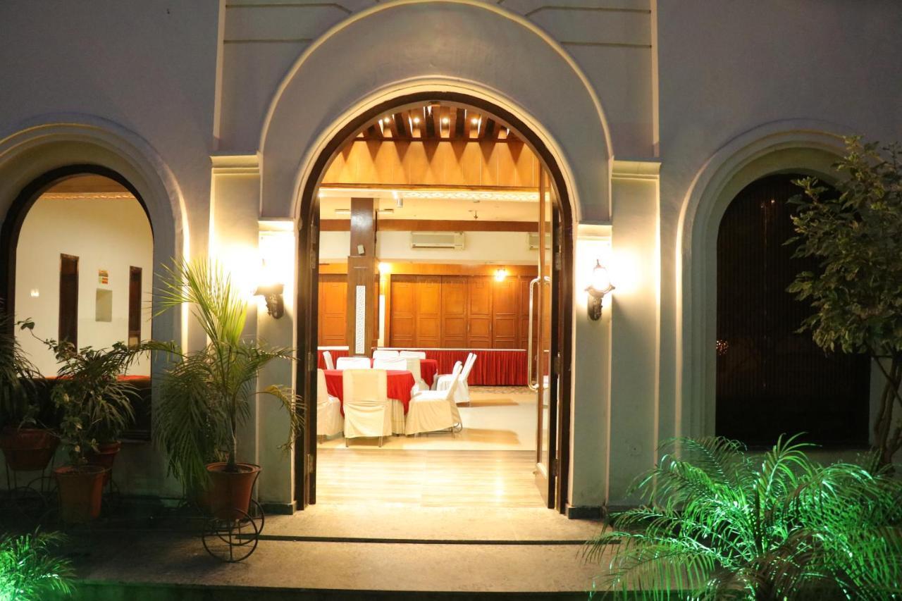 Hotel Pushap Palace Patiāla Exterior foto