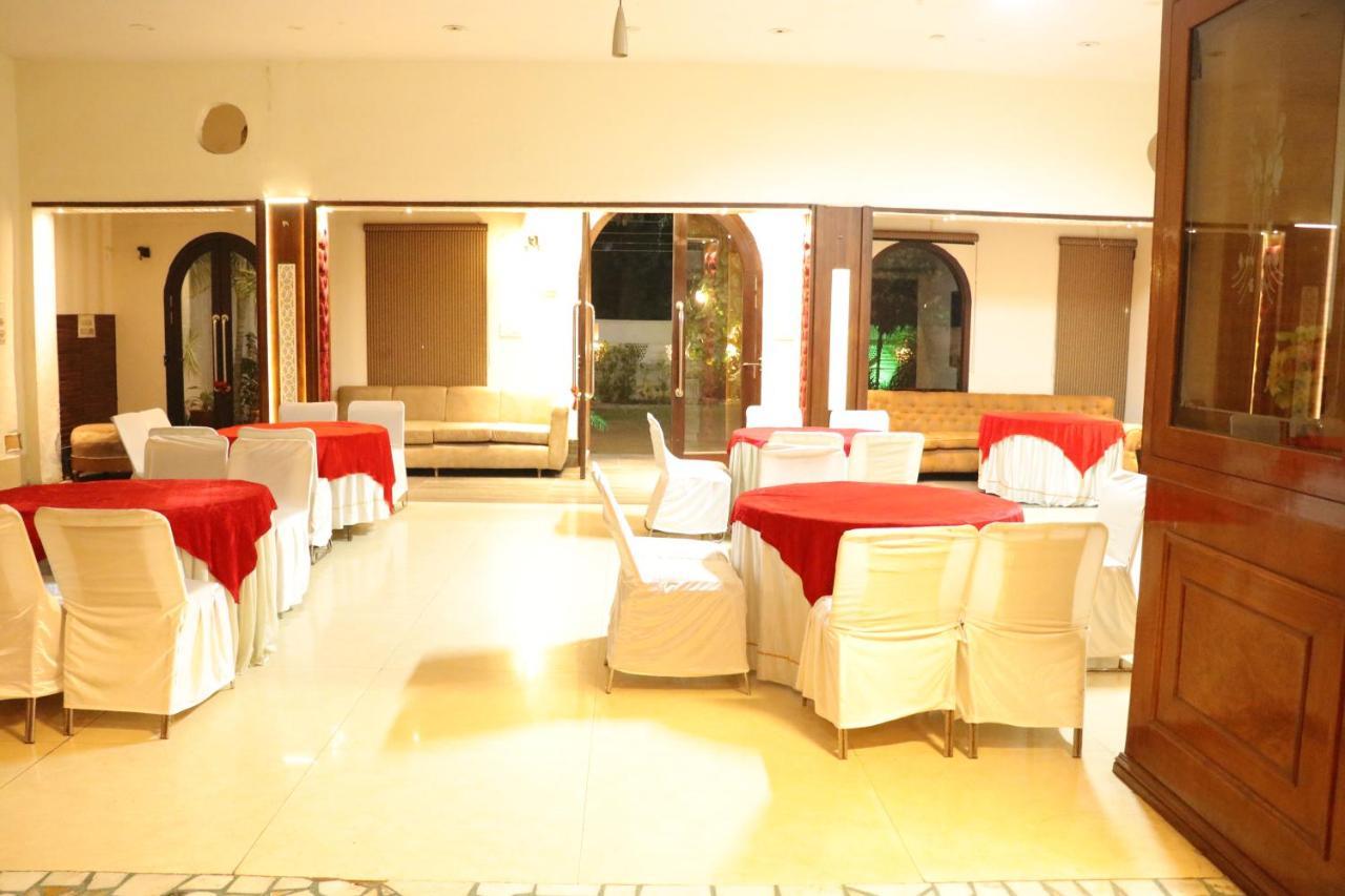 Hotel Pushap Palace Patiāla Exterior foto